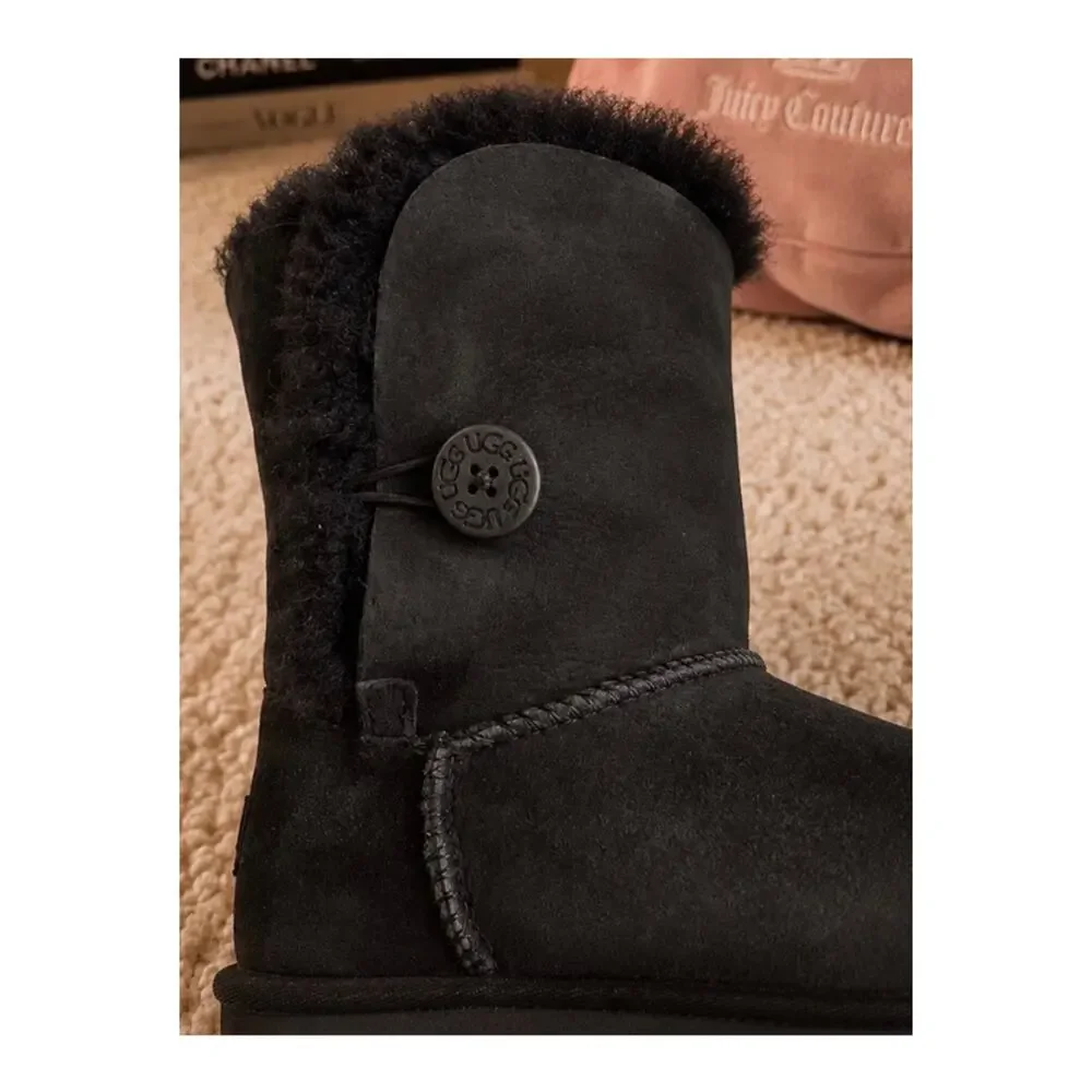 UGG Bailey Button Black Sheepskin Shearling Boots Women’s Size 5 Classic Short